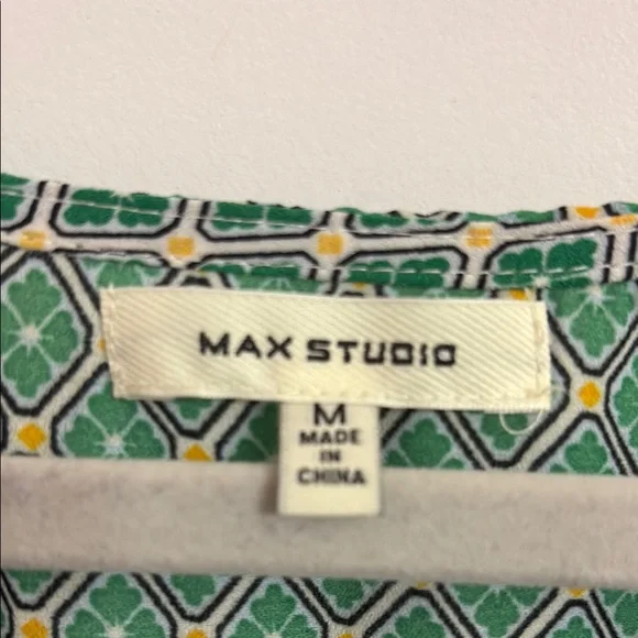 High-Low Patterned Top - Picture 4 of 4